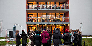 Musikalische Abwechslung in Corona-Zeiten: ECOS spendet Balkonkonzert für die Diakonie Michaelshoven