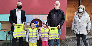 ECOS stattet Kita mit Leuchtwesten aus