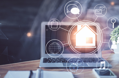 Schaubild vor einem Laptop, das mehrere Anwendungen, die über ein PKI System verbunden sind