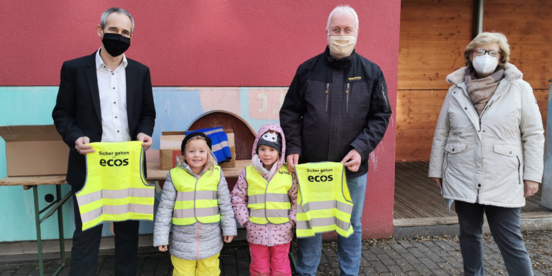 ECOS stattet Kita mit Leuchtwesten aus